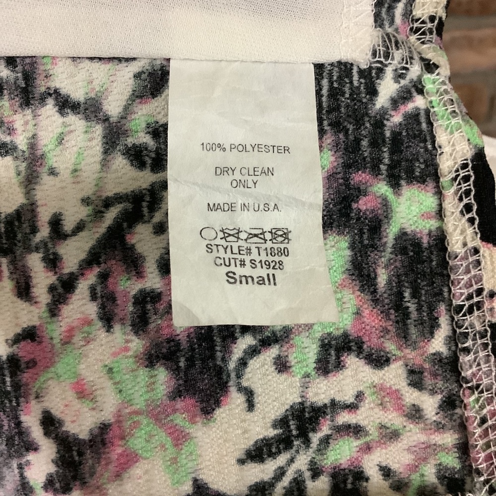 SAGE Sleeveless Floral Back-Zip Crop Top 72 - Picture 5 of 9
